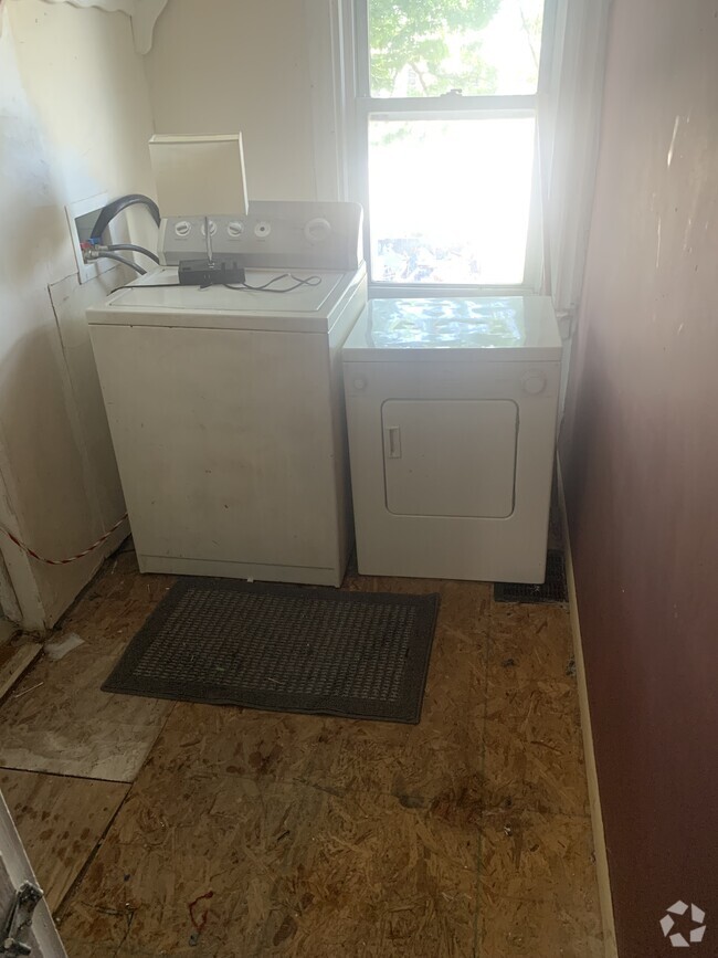 Building Photo - 9222 Old Tyburn Rd Rental
