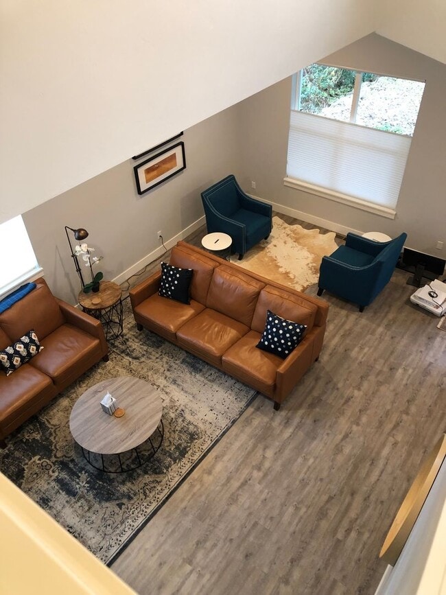 Photo - 5 Bedroom, 5.5 Bathroom Home in Hood River.