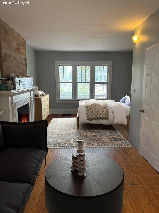 Building Photo - 329 Christina St N Unit Main