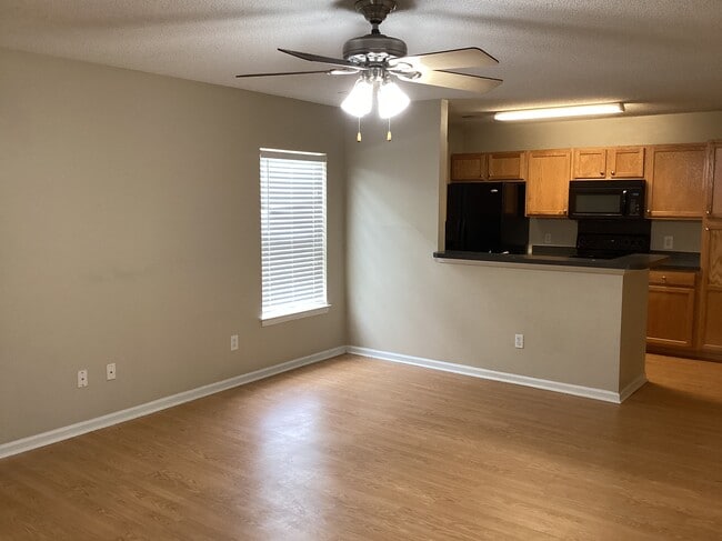 Photo - 1009 Friartuck Trl