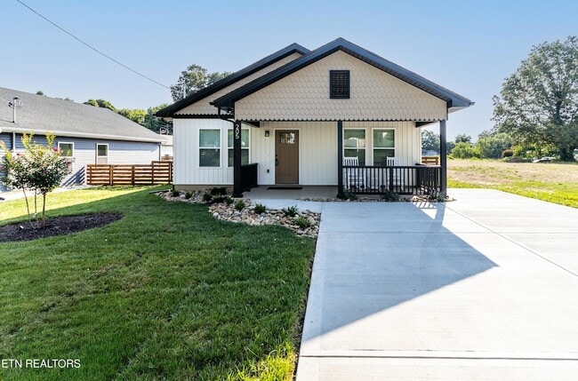 Building Photo - 205 Kingwood Rd