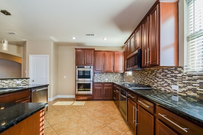 Photo - 604 Kinghaven Dr