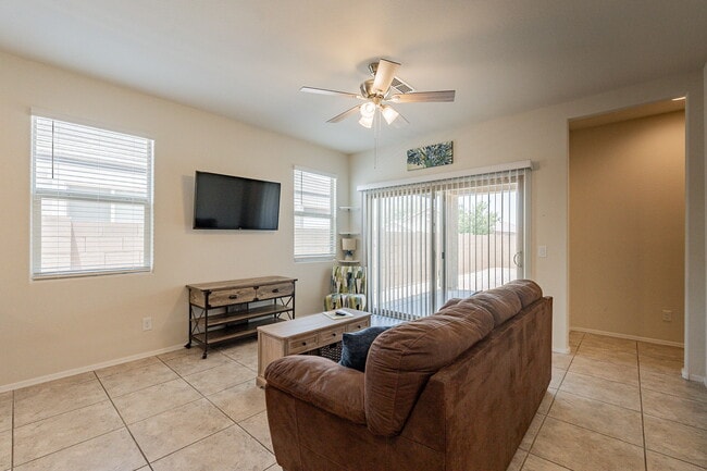 Photo - 1230 E Lee Pl