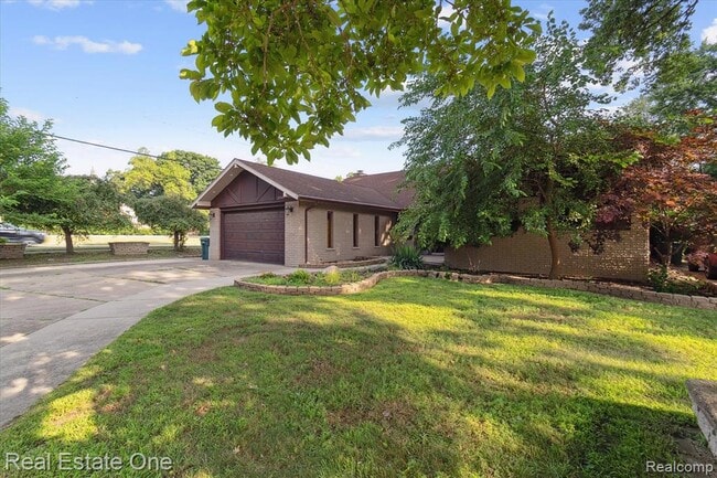 Photo - 23944 Fordson Dr