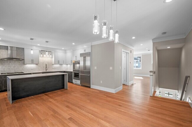 Photo - 799 Heath St Unit 2