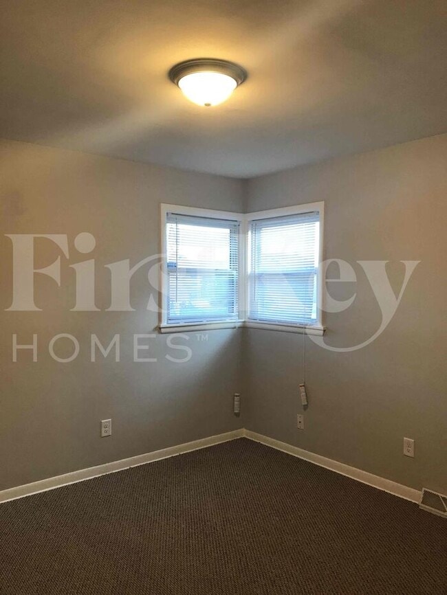 Photo - 448 Hirsch Ave