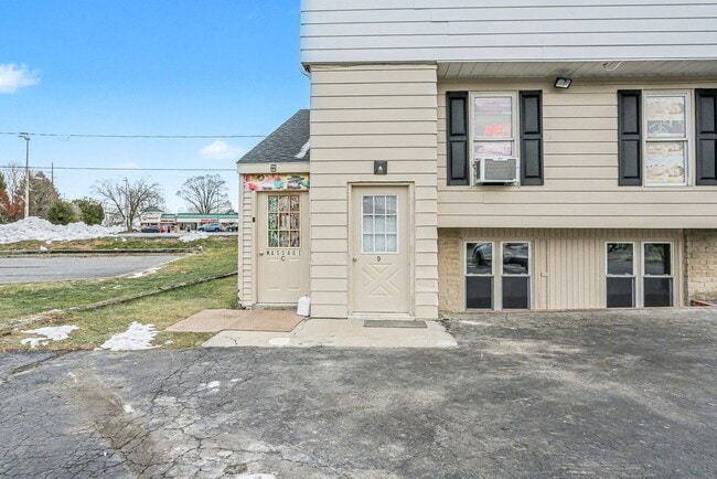 Building Photo - 100 Old York Rd Unit 100 Old York Rd. D