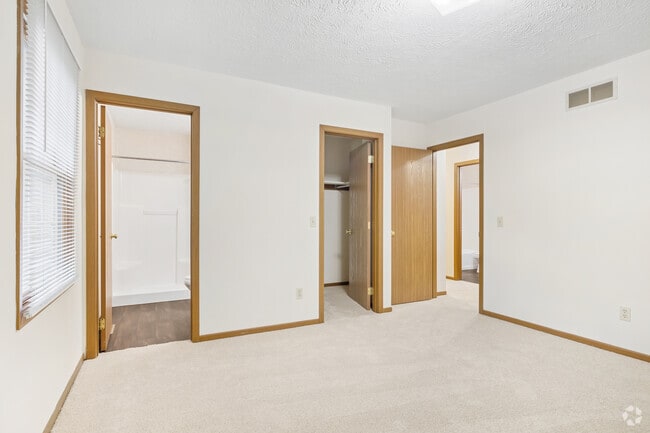 2BR, 2BA - 1,039SF - Primary Bedroom