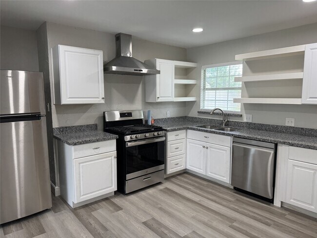 Photo - 1318 Sulphur St