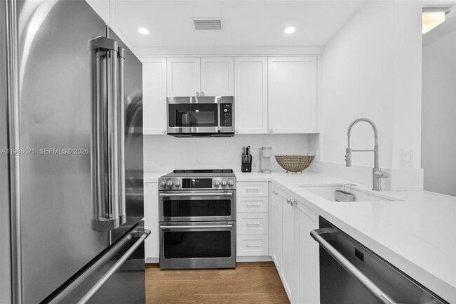 Photo - 2107 SE 10th Ave Unit 817