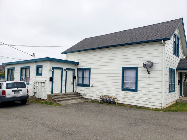 Building Photo - 1324 Summer St Unit 1324 Summer #2 [PRM: Marlene]