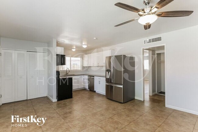 Photo - 3168 W Altadena Ave