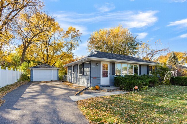 Photo - 5800 Moore Lake Dr W