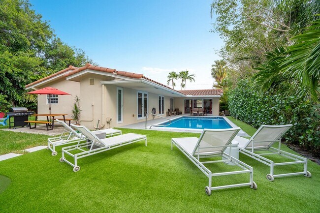 Photo - 2409 NE 22nd Ter