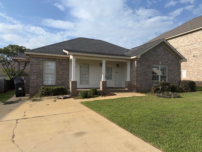 Building Photo - LEASING FOR FALL 2027 3 Bed/3 Bath Forest Lake Home less than a mile from campus!