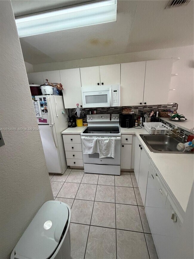 Photo - 7945 NW 8th St