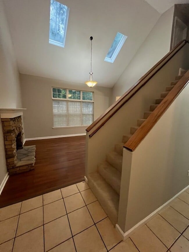 Photo - 3 Bedroom, 2.5 Bathroom in Lexington!