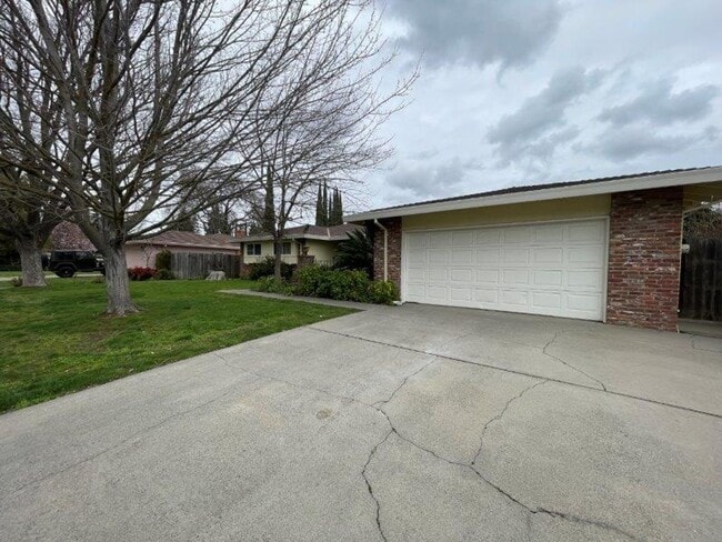 Photo - Desired Greenhaven 4 Bedroom