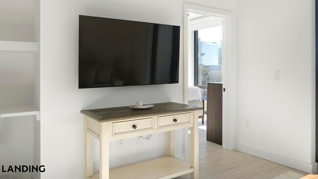 Photo - 1007 S Mint St Unidad 732