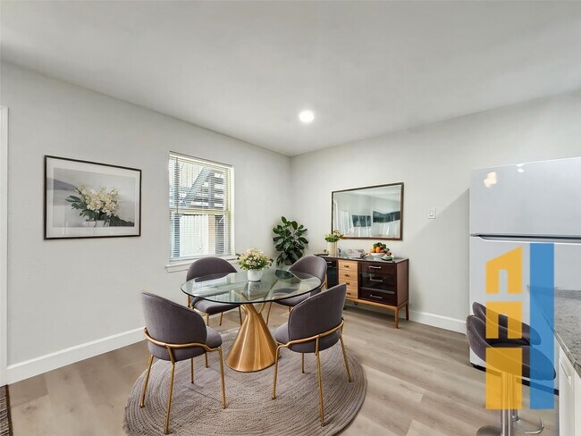 Photo - 1016 E Walker St Unit 4