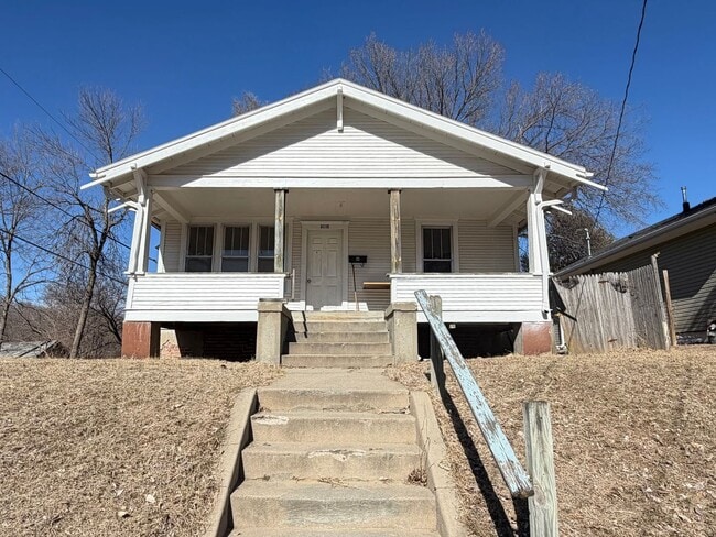 Building Photo - 2 bed 1 bath House for rent!