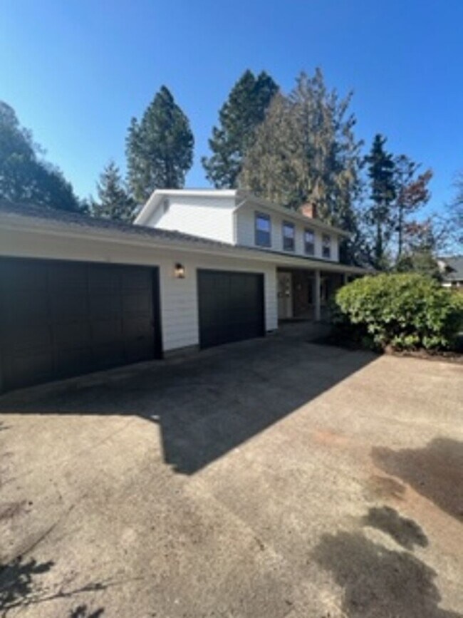 Remodeled Family Home in River Road area - Remodeled Family Home in River Road area
