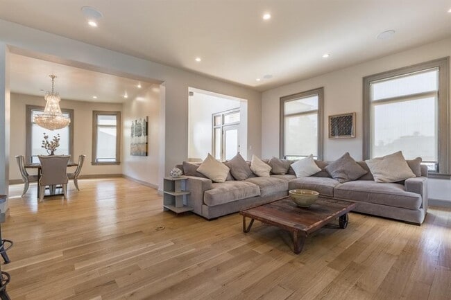 Photo - 826 NW 8th St