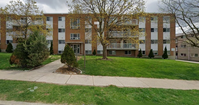 Building Photo - UPDATED 2 BEDROOM Unit 302