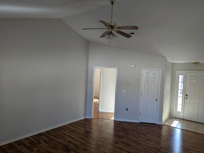 Photo - 119 Woodland Dr N