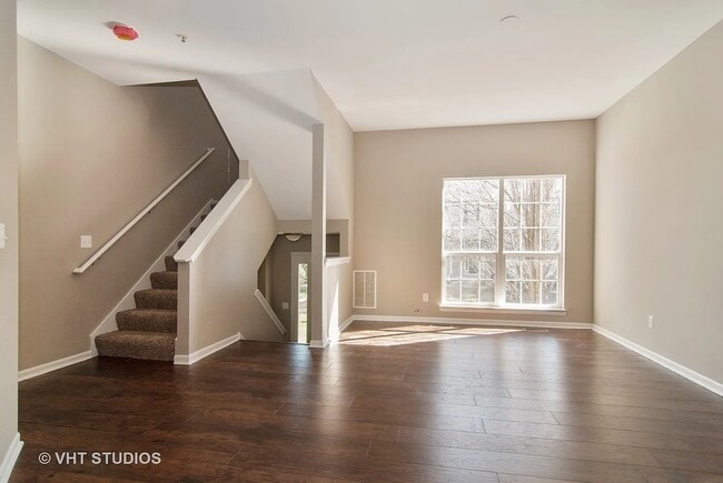 Photo - 1325 Chestnut Ln