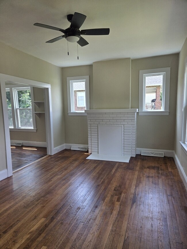 Building Photo - 106 E Hunter St Rental