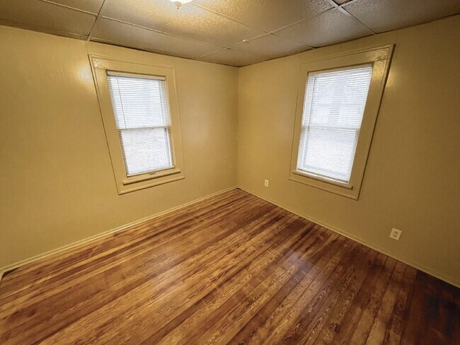 Photo - 3 Bedroom conveniently located across the street from Starbucks
