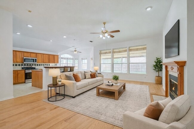 Photo - 304 Mimosa Dr