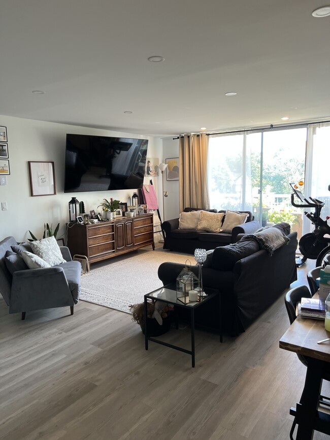 Photo - 100 West Ave Unit B6