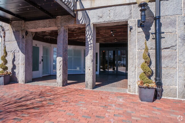 Entrance - Union Wharf