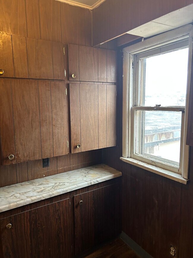 Photo - 853 S Main St