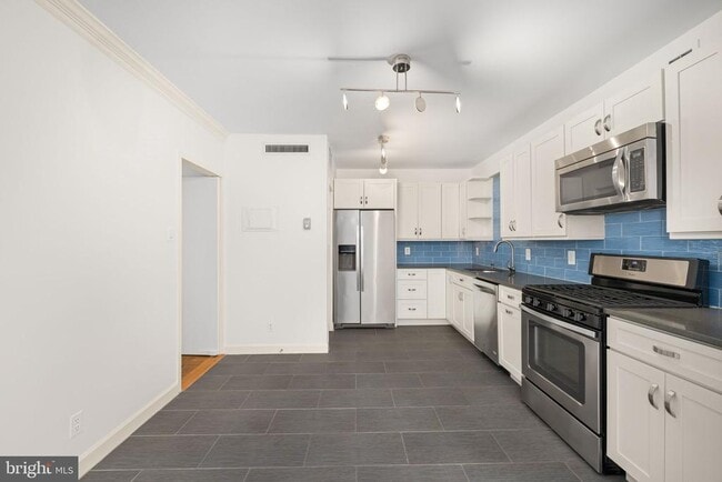 Photo - 4100 Cathedral Ave NW Unit 712