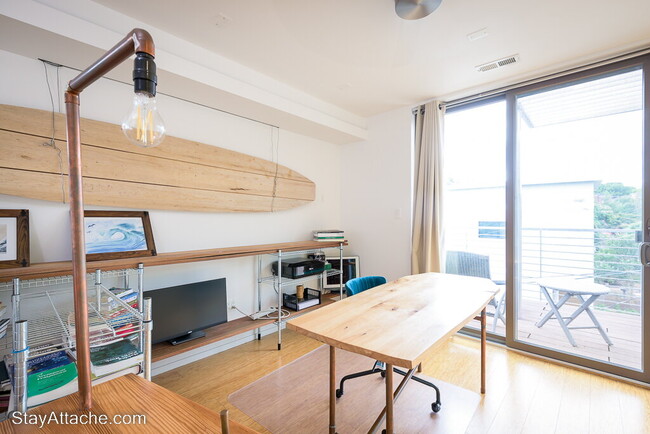Fully Furnished Contemporary Residence in the Heart of Arlington
