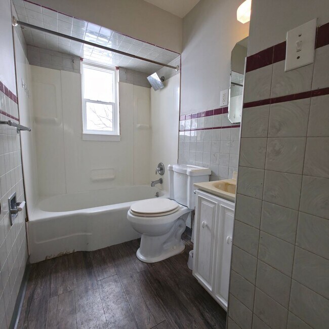 Photo - Single Family Home 2 beds 1 bath Available Now!