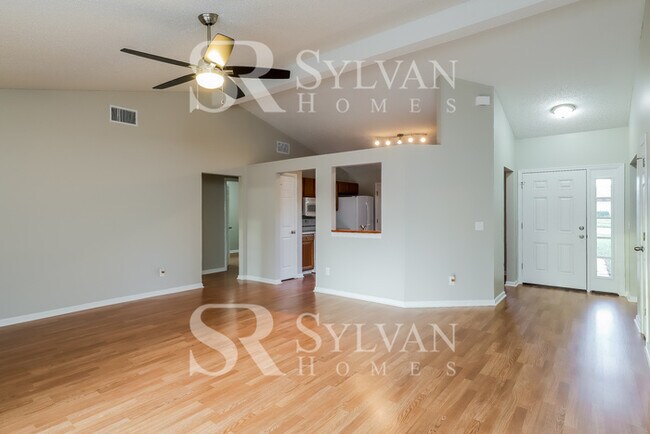 Photo - 2779 Rochford Ln E