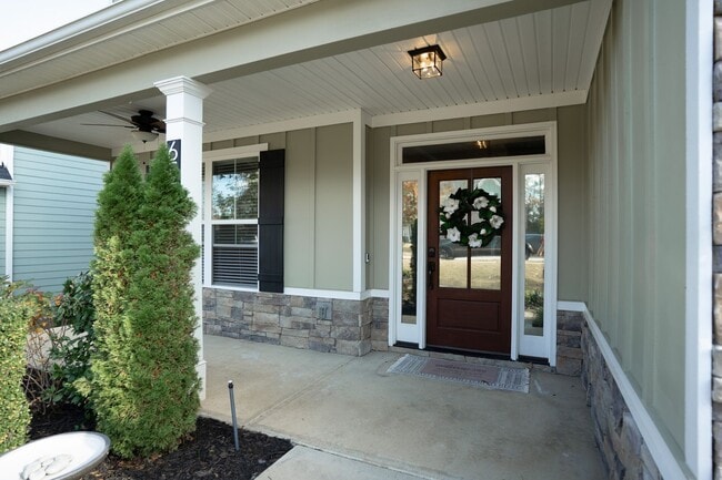 Photo - 657 Tree Top Trl