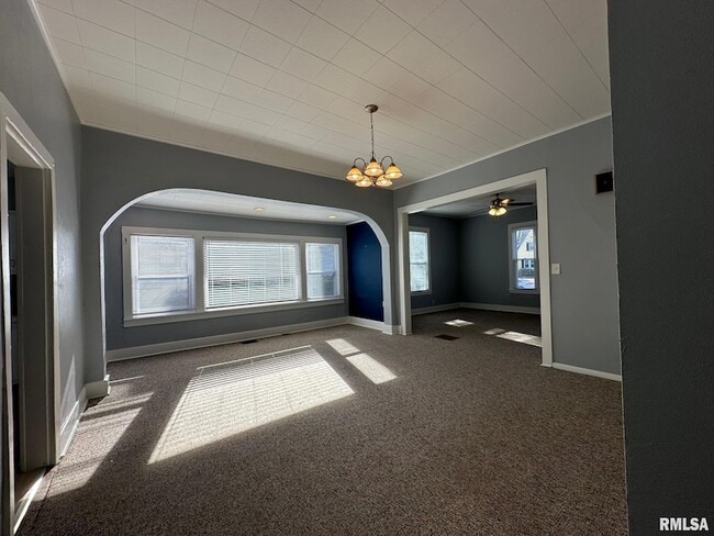 Photo - 146 N State St