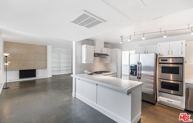 17366 Sunset Blvd Unit 201