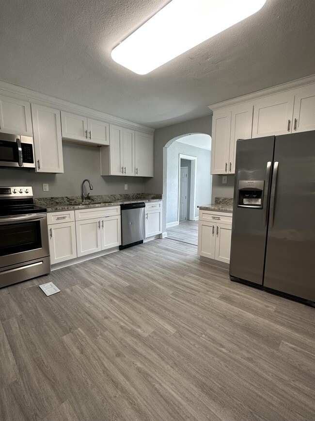 Photo - 3301 Vimy Ridge Ave