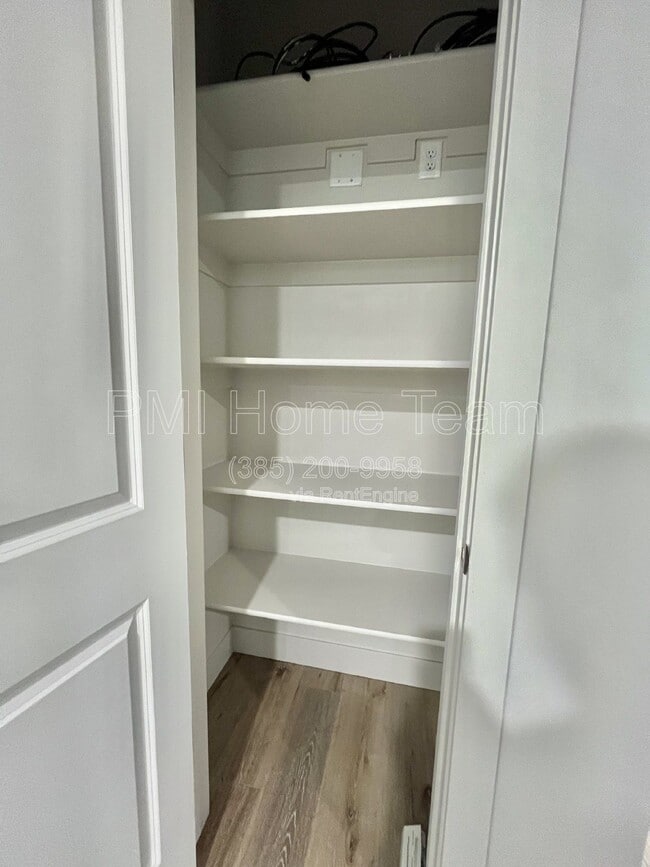 Photo - 2874 Kiesel Ave Unidad 203