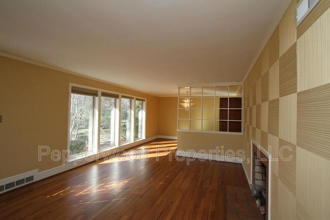 Photo - 327 N Park Dr