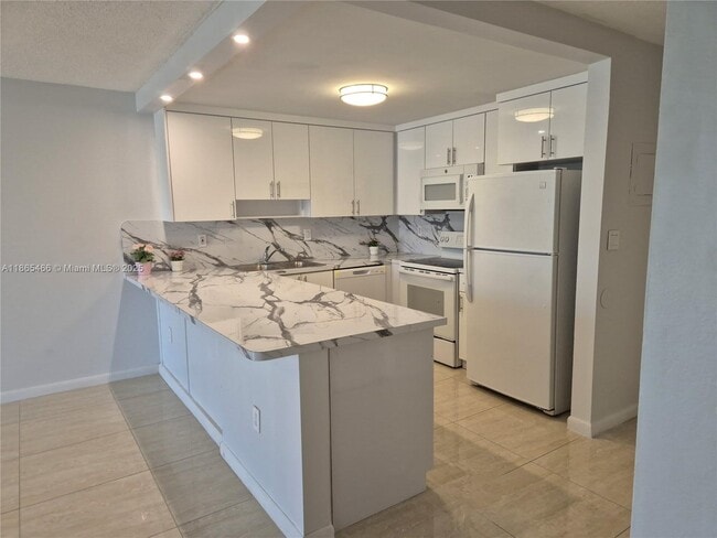 Building Photo - 6990 NW 186th St Unit 4-411 Rental