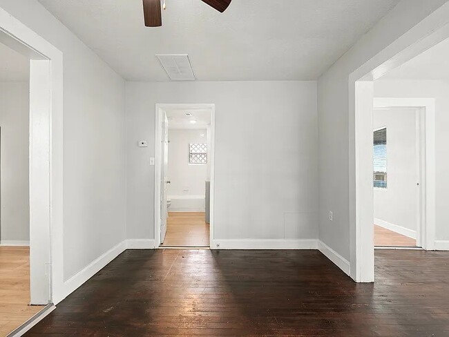 Photo - 3101 Illinois St