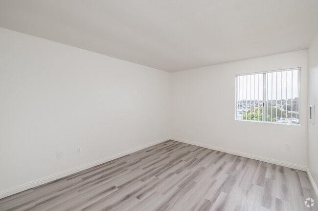 2BR, 2BA - 893SF - Primary Bedroom - Camino Colony