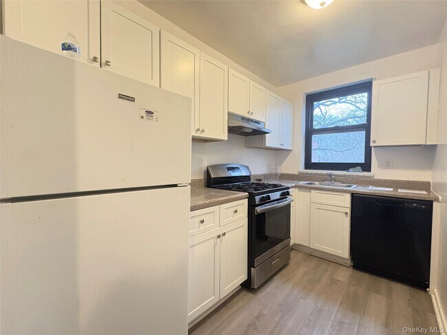 Photo - 141 E Hartsdale Ave Unit 2A